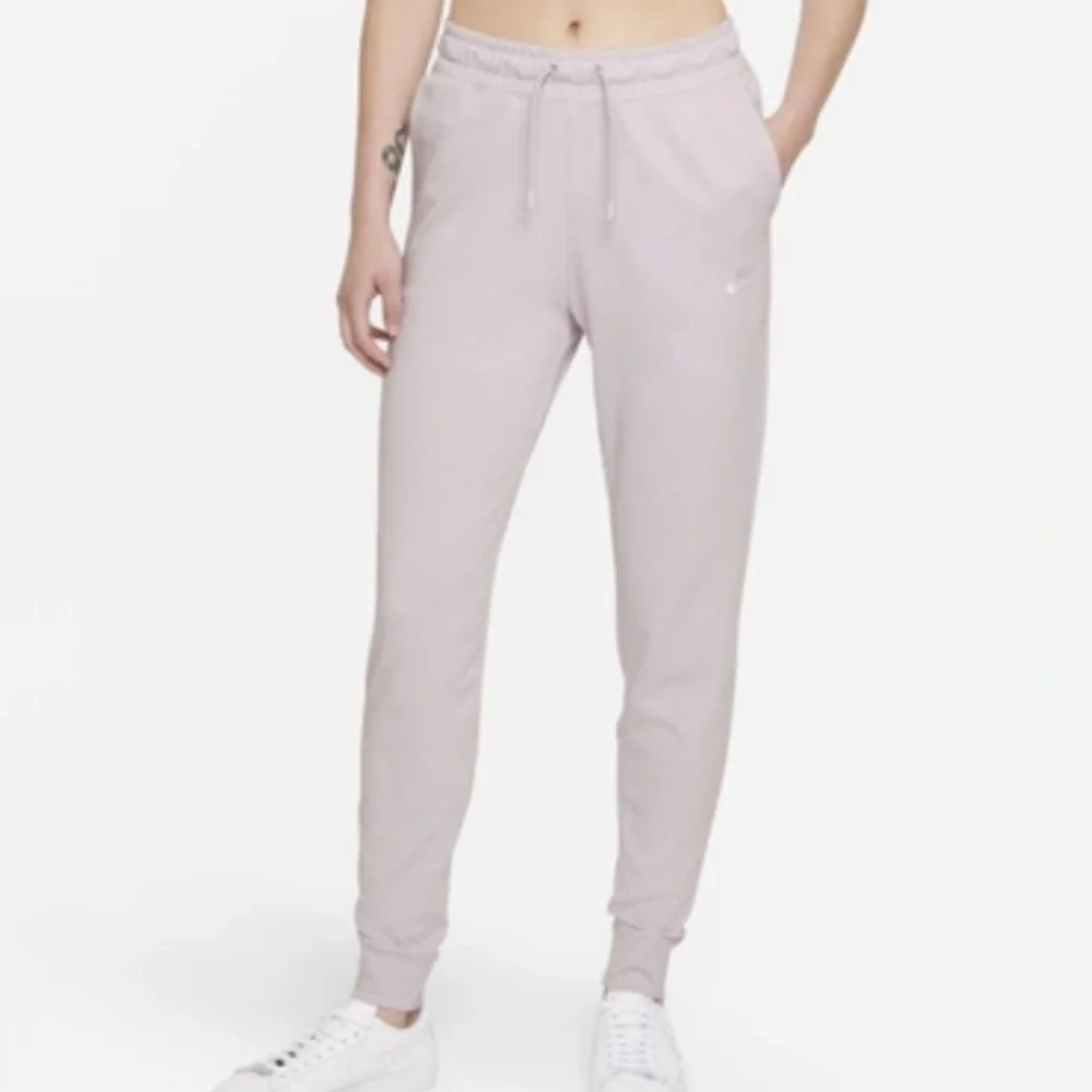 NWT Nike Standard Fit High Rise Joggers Women’s Pants NEW WITH TAGS Size L